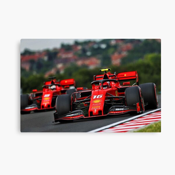 Charles Leclerc racing Sebastian Vettel au Grand Prix de Hongrie. Impression sur toile