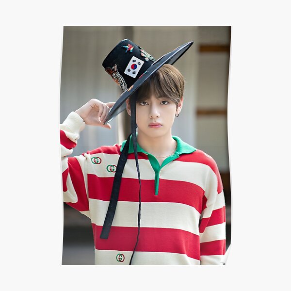 BTS V - Kim Taehyung con sombrero coreano 2019 Póster