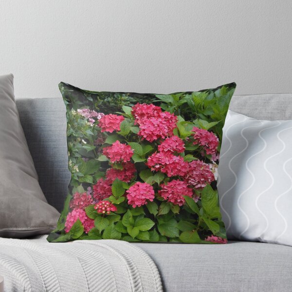 Artikelvorschau, Tiefrosa Hydrangea-Blüten entworfen und verkauft von EasterDaffodil.