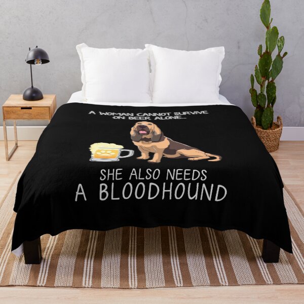 Aperçu de l'œuvre Bloodhound Mom and Beer Cadeau pour chien drôle créée et vendue par TeeDoozy.