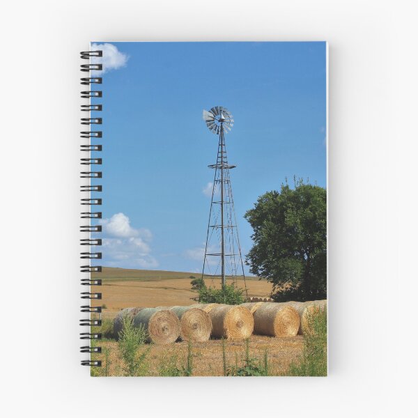 Artikelvorschau, Kansas Windmill mit Hay Bales und Himmel. entworfen und verkauft von ROBERTDBROZEK.