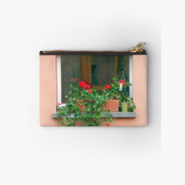 Aperçu de l'œuvre Window Flower Garden créée et vendue par phil decocco.