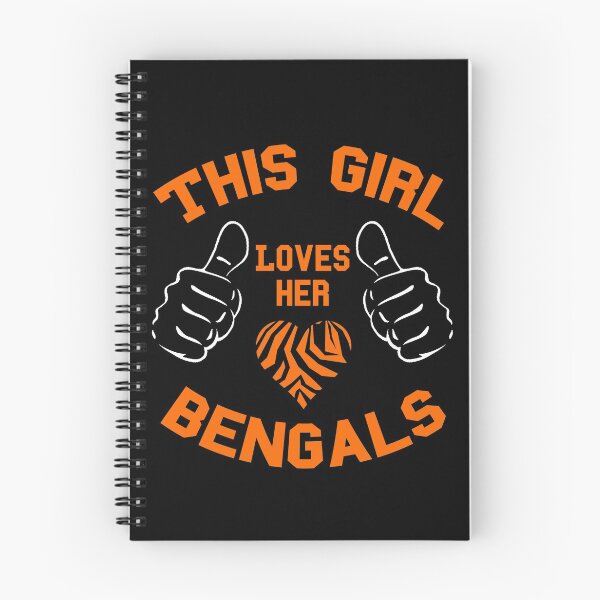 Item preview, Esta chica ama a su fútbol de Bengals - Ideas de regalo de la esposa amante de Bengals designed and sold by ASClothDesign.