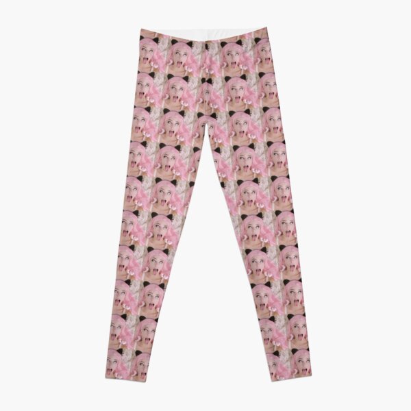 Belle Delphine con su lengua afuera Leggings