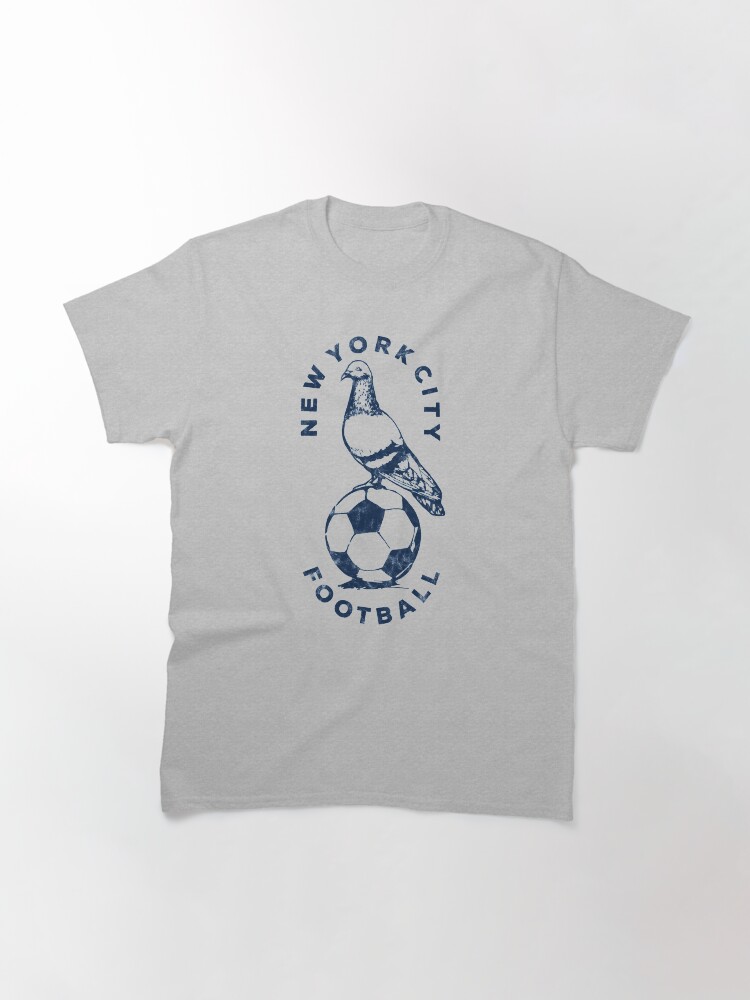 Thumbnail 3 von 7, Classic T-Shirt, New- York Citytauben-Fußball-T - Shirt designt und verkauft von ObsidianFox.