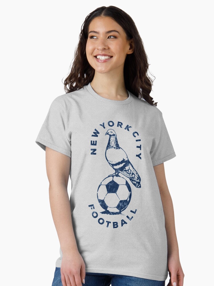 Thumbnail 2 von 7, Classic T-Shirt, New- York Citytauben-Fußball-T - Shirt designt und verkauft von ObsidianFox.