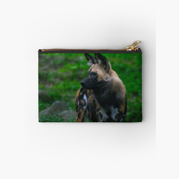 Artikelvorschau, Afrikanischer gemalter Hund im Wald entworfen und verkauft von bittervictory.