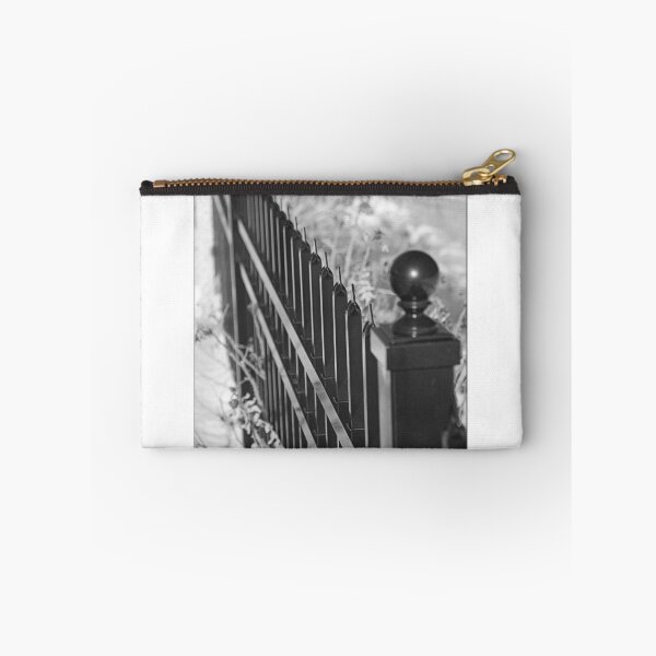 Aperçu de l'œuvre Iron Fence créée et vendue par Danielle Glidden.