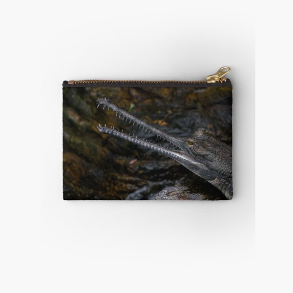 Artikelvorschau, Gharial Krokodil auf einem Felsen entworfen und verkauft von bittervictory.