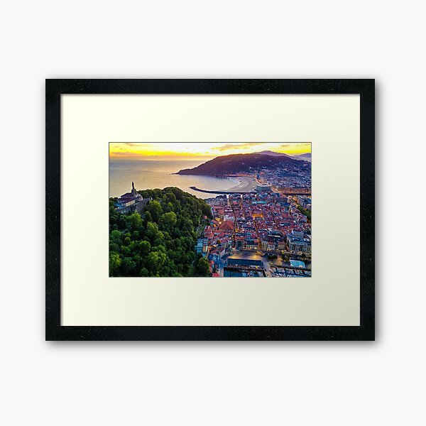 Vista previa del artículo con la obra «Impresionante vista aérea de Donostia San Sebastián # 2», diseñado y vendido por M Tchaikovsky.