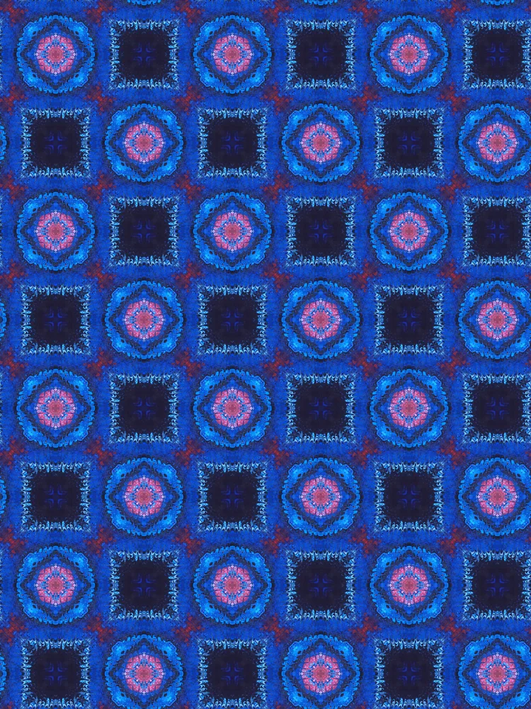 Aperçu 4 sur 4. T-shirt col V avec l'œuvre Carrés et Cercles Bleus et Rouges créée et vendue par Patterner.