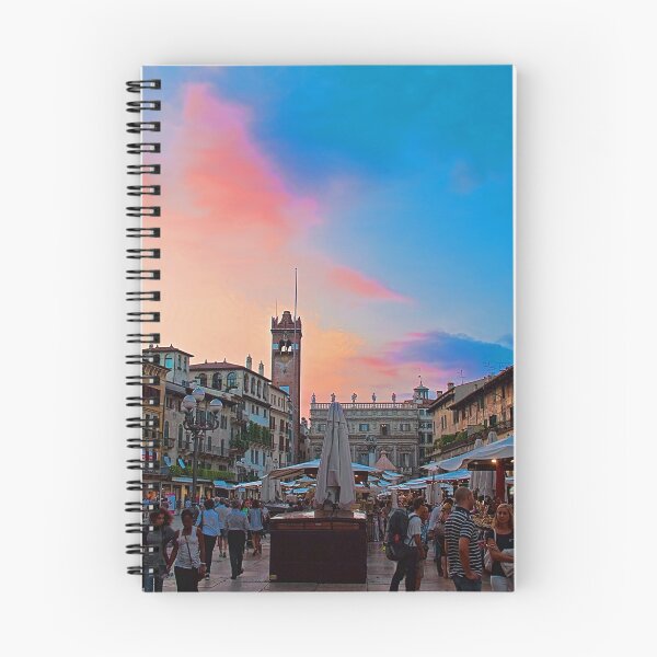 Artikelvorschau, Italien. Verona. Piazza delle Erbe. Sonnenuntergang. entworfen und verkauft von vadim19.