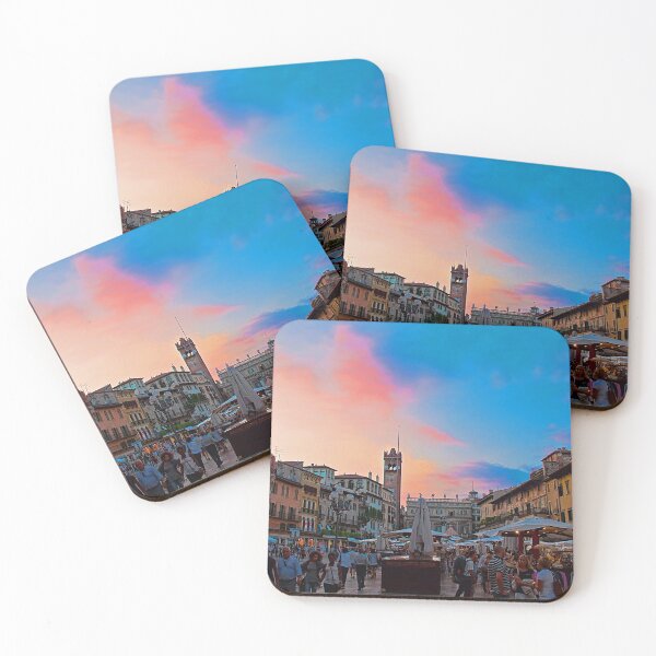 Artikelvorschau, Italien. Verona. Piazza delle Erbe. Sonnenuntergang. entworfen und verkauft von vadim19.