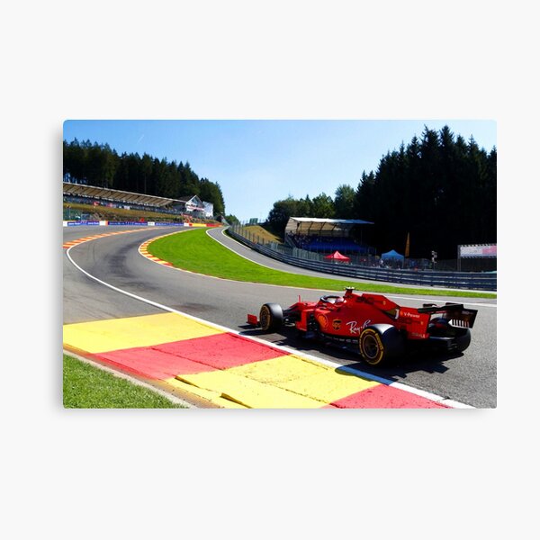 Charles Leclerc dans l'Eau Rouge lors du Grand Prix de Belgique 2019. Impression sur toile