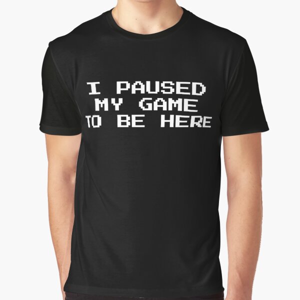 Vista previa del artículo con la obra «Pausé mi juego para estar aquí», diseñado y vendido por HermesDesign.