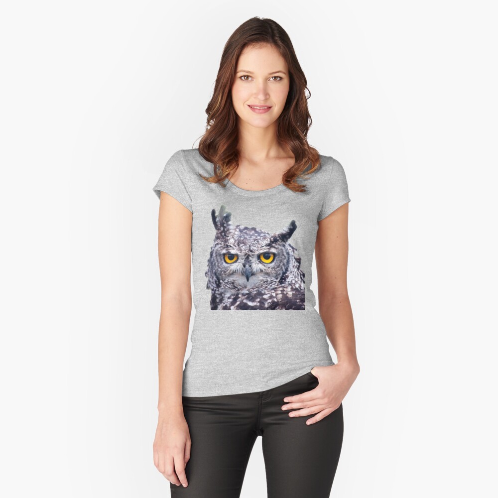 Artikel-Vorschau von Tailliertes Rundhals-Shirt, designt und verkauft von Igelchen.