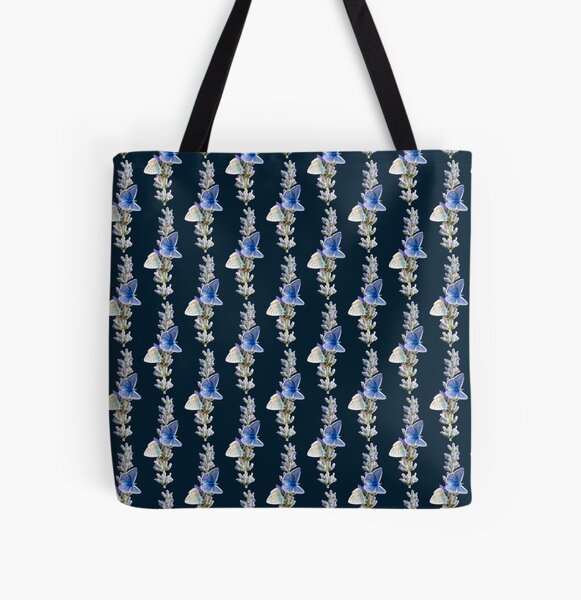 Geschenkidee blaue Schmetterlinge auf Lavendel Allover-Print Tote Bag