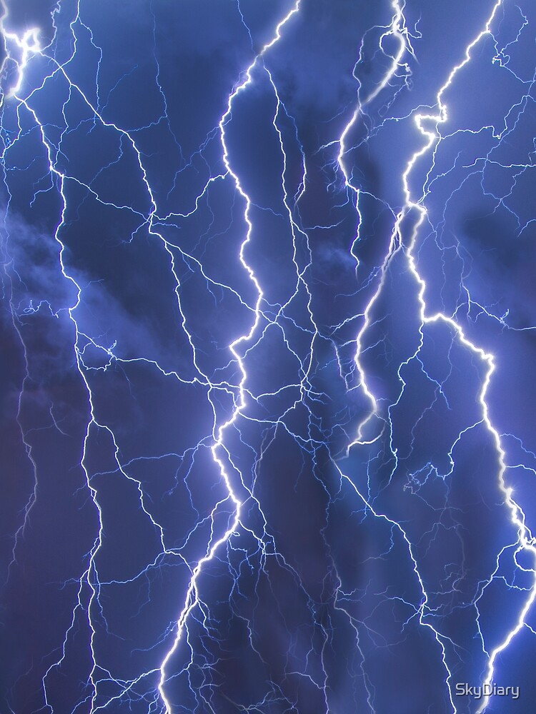 Dazzling blue lightning by SkyDiary
