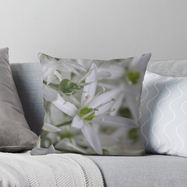 Aperçu de l'œuvre Wild Garlic Blossom créée et vendue par SmoothBreeze7 | Liz Collet Photography.