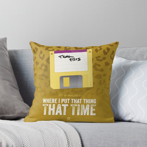 Artikelvorschau,  minimalistische Drucke, die obskuren Filmreferenzen gewidmet sind. Dieser ist inspiriert von den Filmhackern und der Diskette mit der Papierkorbdatei! Der Hintergrund der Leopardenfell ist auch vom Phreak-Outfit im Film inspiriert.

Hacke den Planeten! entworfen und verkauft von Geoff Bloom.