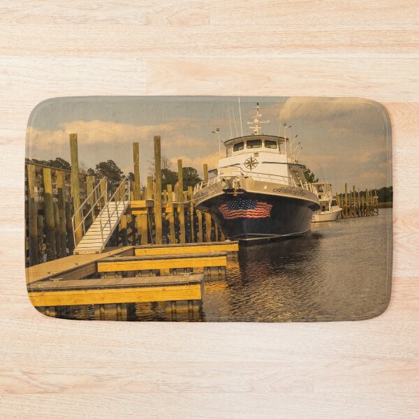 Artikelvorschau, Schiff in der Intracoastal Waterway, entworfen und verkauft von KensLensDesigns.