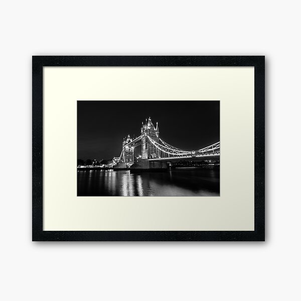 Vista previa del artículo con la obra «Tower Bridge Night Mono», diseñado y vendido por Matt Malloy.