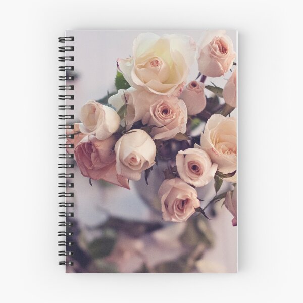 Aperçu de l'œuvre rose bouquet, beauty decay créée et vendue par STUDIOCLAIRE.
