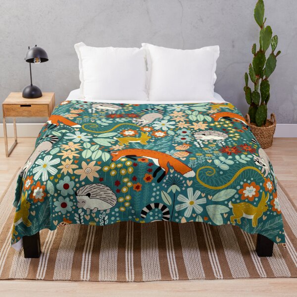 Textured Woodland Pattern Throw Blanket
