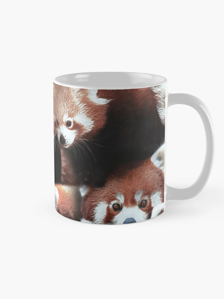 Aperçu 3 sur 6. Mug à café avec l'œuvre Pandas Rouges créée et vendue par MaxencePierrard.