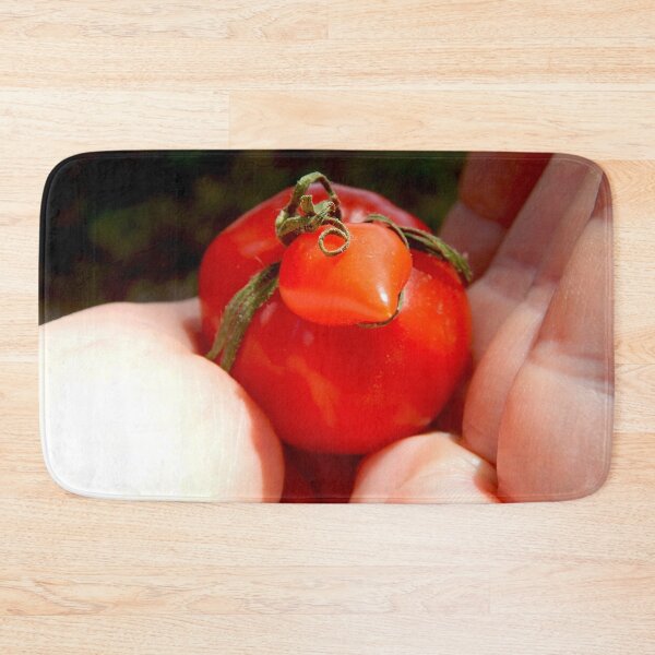 Artikelvorschau, kleine rote Tomatenhuhnhenne entworfen und verkauft von Stephanie Skeem.