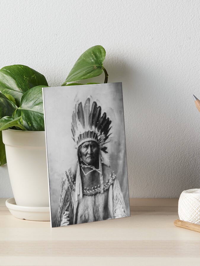 Impression rigide for Sale avec l'œuvre « Geronimo - Bedonkohe Guerrier Apache et guérisseur » de l'artiste RogerMurdock | Redbubble