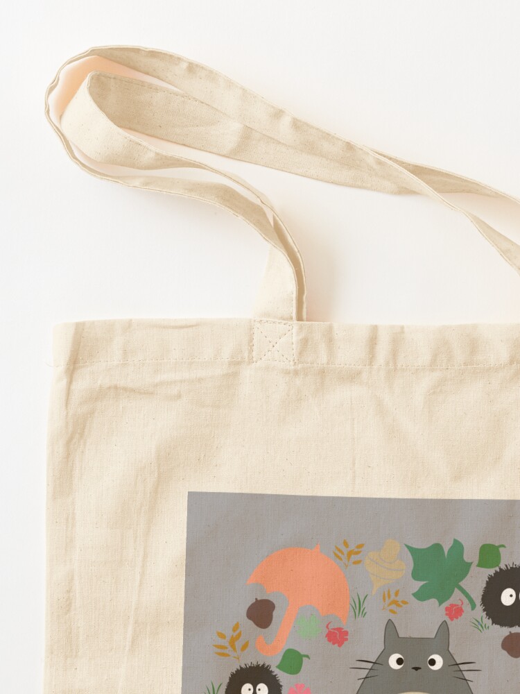 Alternative Ansicht von Mein Nachbar Totoro Kranz - Anime, Catbus, Ruß Sprite, Blau Totoro, Weiß Totoro, Senf, Ocker, Regenschirm, Manga, Hayao Miyazaki, Studio Ghibl Stofftasche