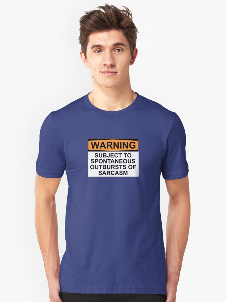 Vista alternativa de Camiseta ajustada ADVERTENCIA: SUJETO A SALPICADURAS ESPONTÁNEAS DEL SARCASMO
