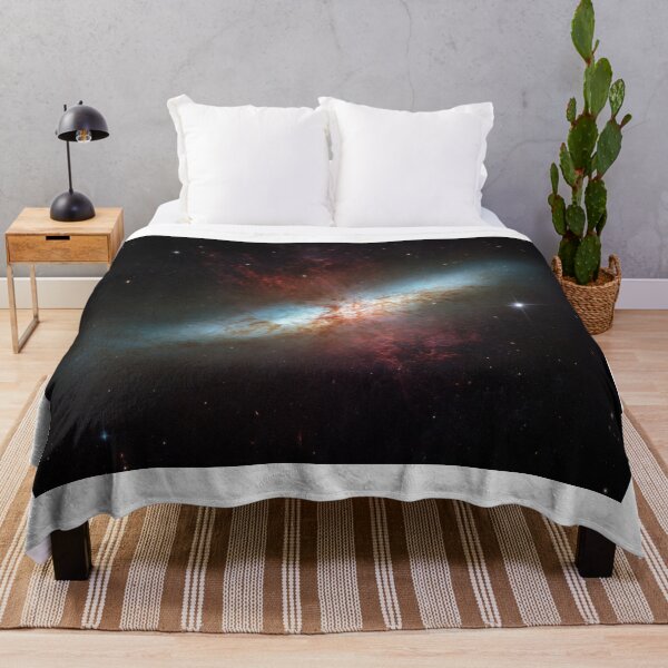 Aperçu de l'œuvre Photo de l'espace profond du télescope Hubble Hubble Galaxy créée et vendue par SolanaHouse.
