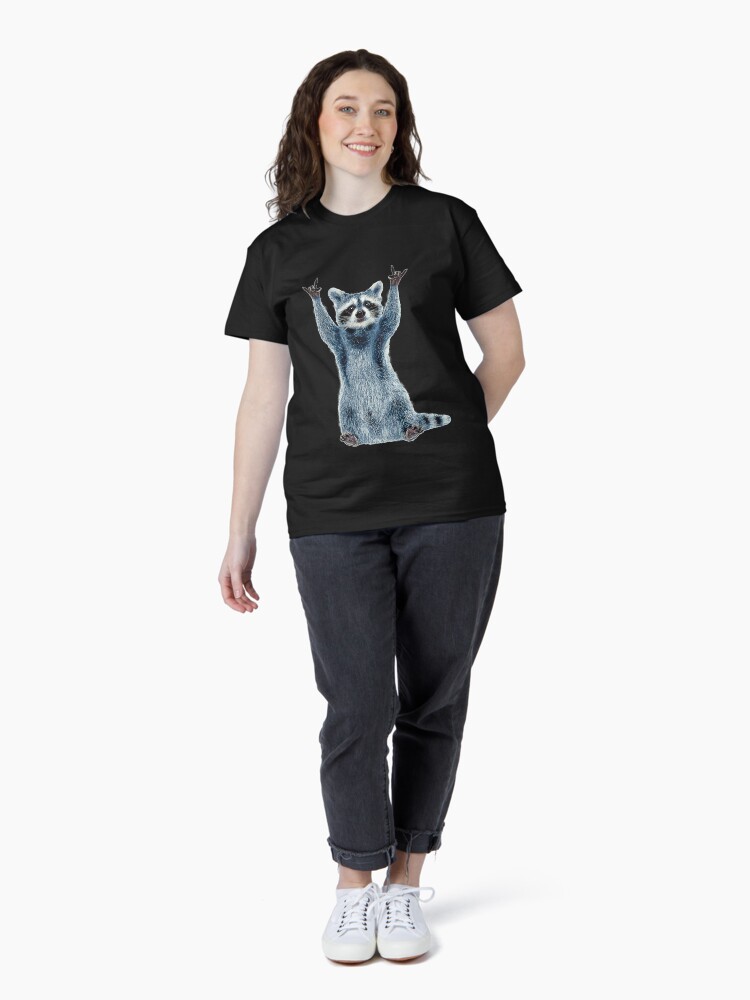Imagen 4 de 7, Camiseta clásica con la obra Camisa de mapache-Cool Nature Raccoon Tee Cute Raccoon Classic, diseñada y vendida por TeeARTHY.