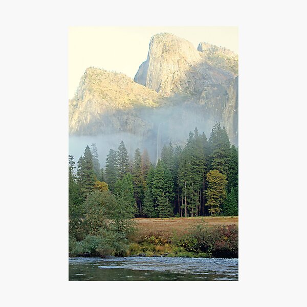 Artikelvorschau, Sie können Bridalveil Falls sehen, wie es zu den Felsen unten stürzt und die Sonne einen unheimlichen und mythischen warmen Schein auf die Drei Grazien ~ Lynn wirft
Meine Kamera ist eine digitale Canon Rebel EOS XT
* EIGENSCHAFTEN UND TOP TEN AWARD entworfen und verkauft von Lynn Bawden.