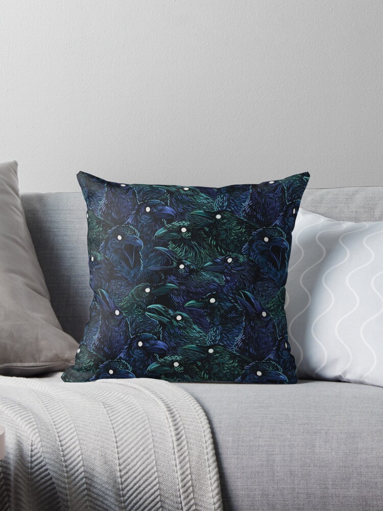 Aperçu 1 sur 4. Coussin avec l'œuvre Motif corbeau créée et vendue par freeminds.