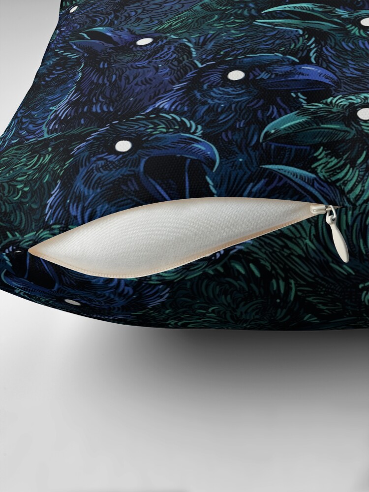 Aperçu 2 sur 4. Coussin avec l'œuvre Motif corbeau créée et vendue par freeminds.