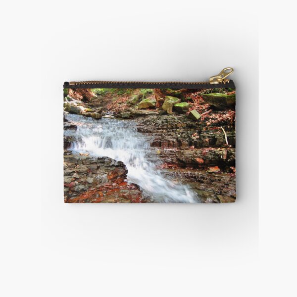 Aperçu de l'œuvre Mountain Stream créée et vendue par Redrose10.