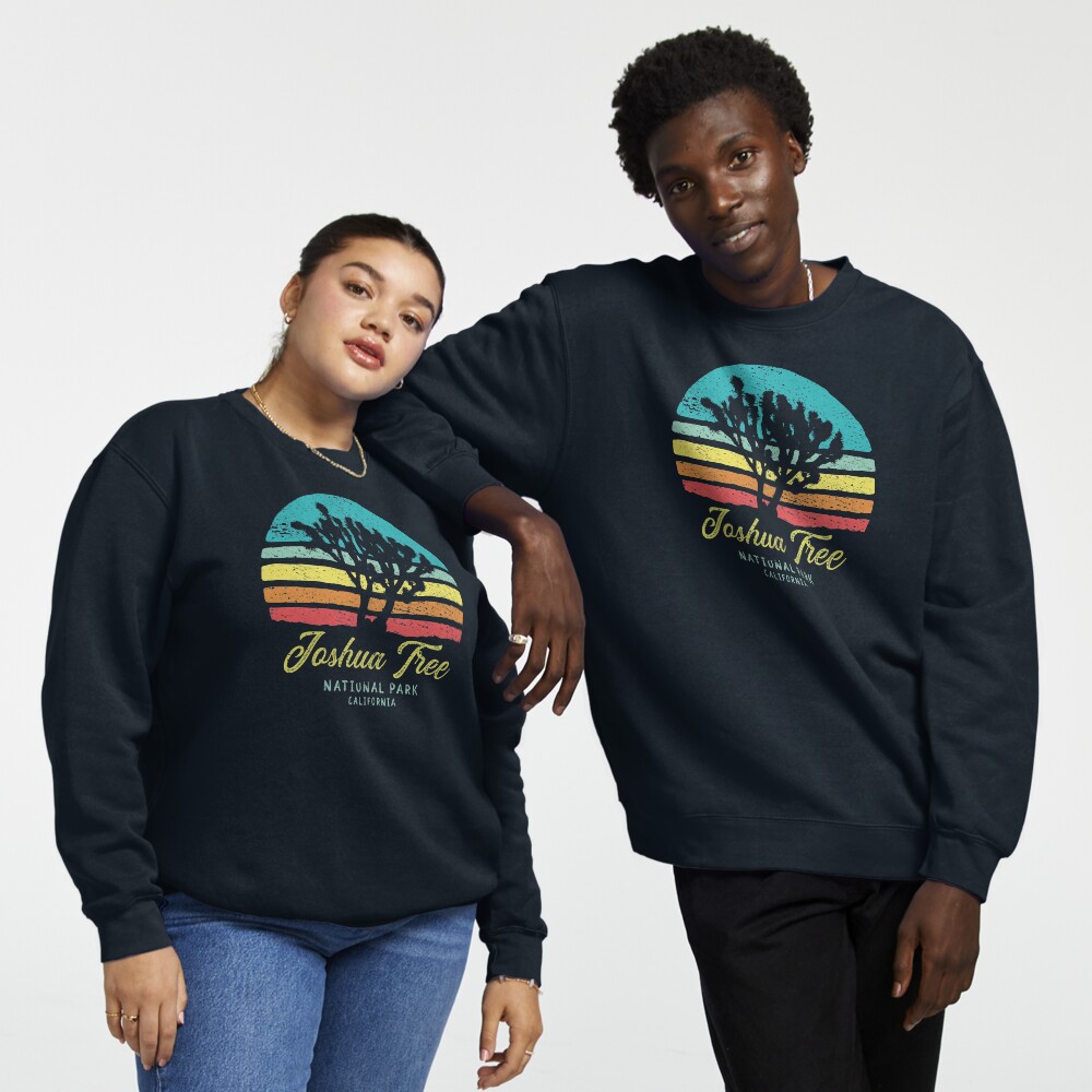Vista previa del artículo con la obra «Sudadera sin capucha», diseñado y vendido por RAWWR.