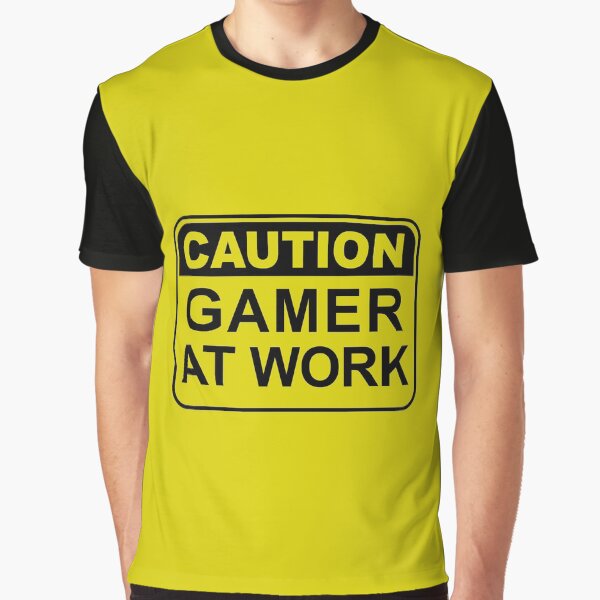 Vista previa del artículo con la obra «Precaución Gamer At Work Diseño de letrero», diseñado y vendido por GetItGiftIt.