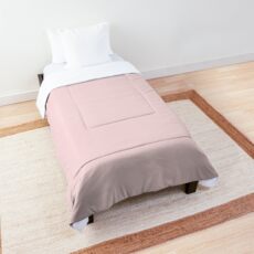 Pastellrosa Tagesdecke