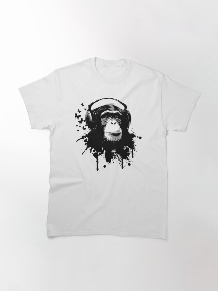 Aperçu 3 sur 7. T-shirt classique avec l'œuvre Affaires de singe créée et vendue par Nicklas81.