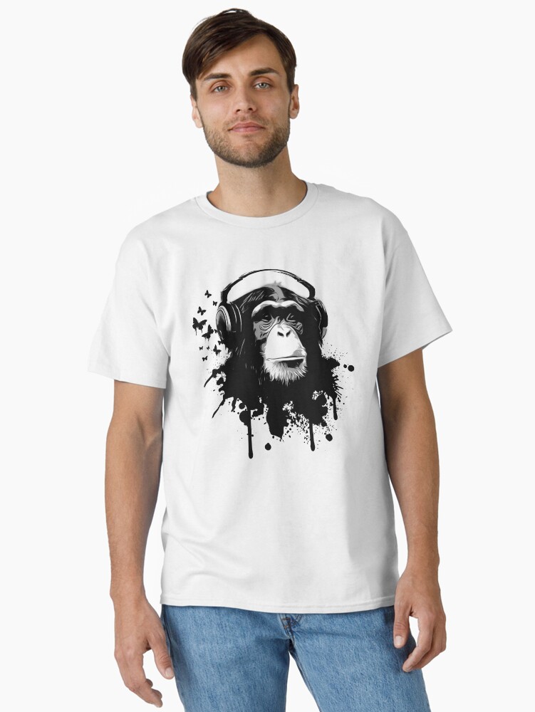 Aperçu 1 sur 7. T-shirt classique avec l'œuvre Affaires de singe créée et vendue par Nicklas81.