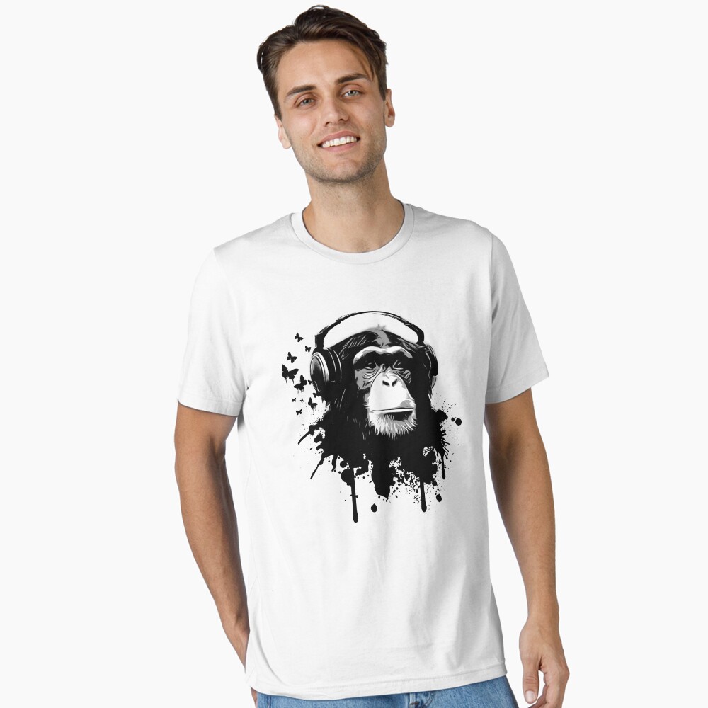 Aperçu de l'œuvre T-shirt essentiel créée et vendue par Nicklas81.