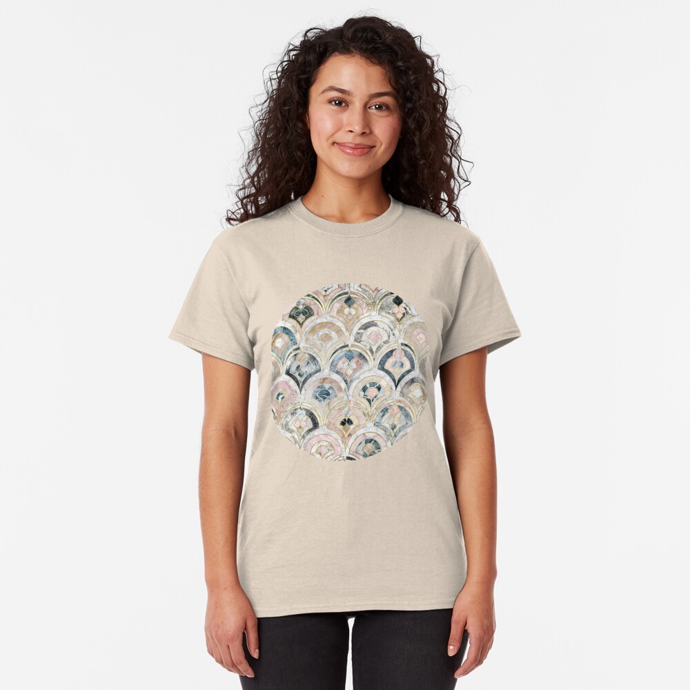 Art Deco Marmorfliesen in weichen Pastellfarben Classic T-Shirt