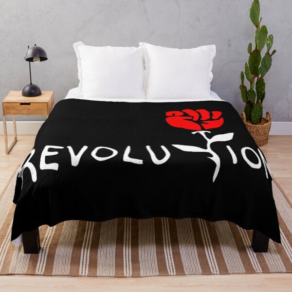 Aperçu de l'œuvre révolution poing rose créée et vendue par TShirtsByMs.