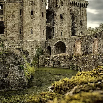 Imagen de la obra Castillo Raglan de flashcompact