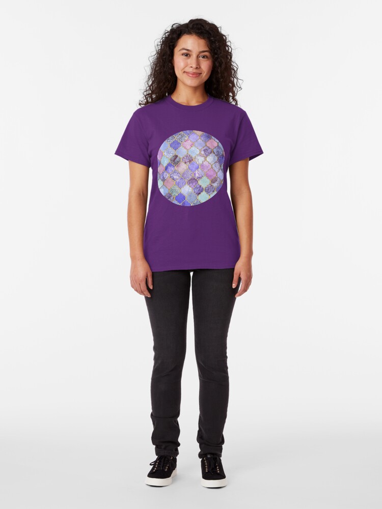 Alternative Ansicht von Königliches purpurrotes, malvenfarbenes u. Indigo-dekoratives marokkanisches Fliesen-Muster Classic T-Shirt
