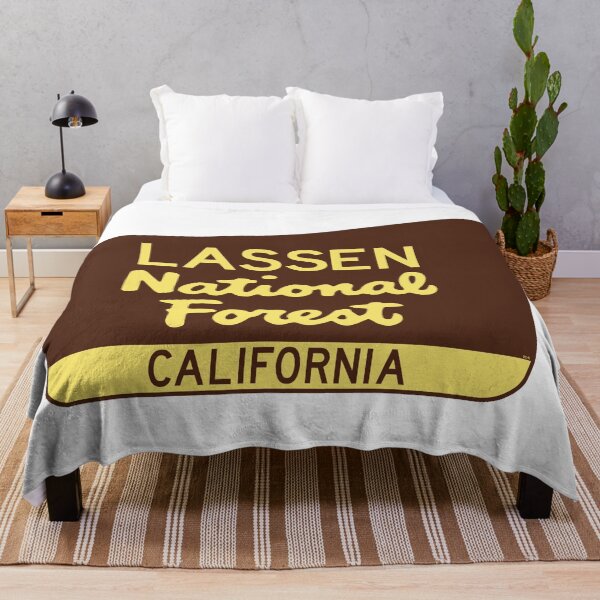 Artikelvorschau, Laptop-Gepäck-Stoßdämpfer Lassens National Forest California entworfen und verkauft von DESTINATIONS DECAL.